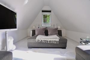 a living room with a couch and a tv at Carpe Deimern in der Lüneburger Heide in Soltau +112 photos