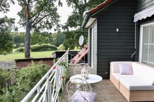 a patio with a couch and a table on a deck at Carpe Deimern in der Lüneburger Heide in Soltau