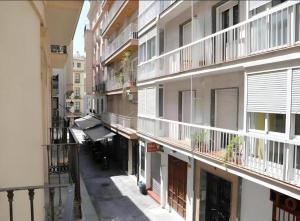 an empty hallway of an apartment building with balconies at Chillout 10, Granada centro in Granada
