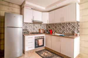 Η κουζίνα ή μικρή κουζίνα στο Cozy Vibes in the Heart of Ville Haute