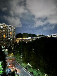 ein Blick auf eine Stadt bei Nacht in der Unterkunft Camella Northpoint in Davao City