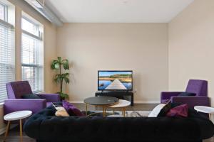 Televisyen dan/atau pusat hiburan di Private Room Downtown INDYyy