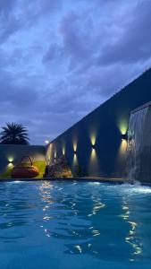 Piscina de la sau aproape de Wonder Green resort