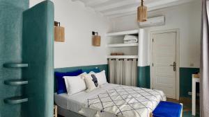 a bedroom with a bed with blue and white at Riad Birdy, Charmant et privatif, Piscine, Rooftop, 6 suites, 2 salons, Wifi in Marrakesh +35 photos