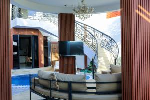 TV/trung tâm giải trí tại The Land Resort