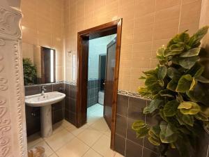 Ένα μπάνιο στο شقق في بلجرشي +4 φωτογραφίες