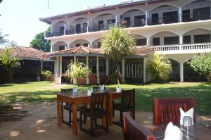 Zahrada ubytování Sri Gemunu Beach Resort