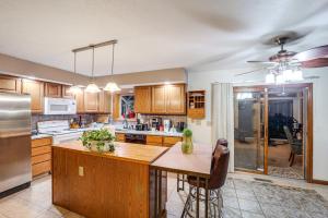 Afbeelding uit fotogalerij van Families Welcome! Spacious Suburban Home in Dayton in Murlin Heights +27 foto's