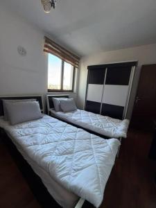 Postel nebo postele na pokoji v ubytování Apartman ne Shadervan