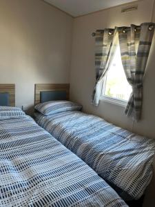 En eller flere senge i et værelse på Sand Dollar, Silver Sands Holiday Park + 19 billeder