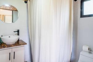 a bathroom with a shower curtain and a sink at Casa Morpho in San Luis