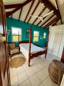 Postel nebo postele na pokoji v ubytování La Caye - Ocean View Villa + 53 fotografií