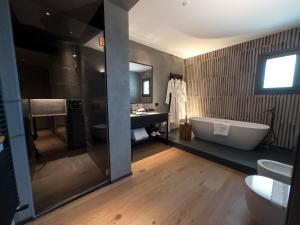 Bilik mandi di Il Mansio Vegan Hotel and Restaurant +34 gambar