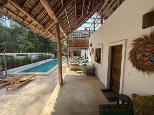Piscina de la sau aproape de Mbili Villas - 2 Villas with outdoor kitchen & pool