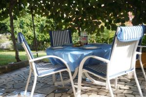 two chairs and a table with a blue table cloth at Appartements Lena. in Premantura