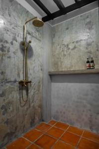 Et badeværelse på Aayu Heritage - Heritage Home in Stewart Lane + 48 billeder