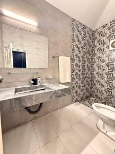 Bilik mandi di The Minimalist F-7 Markaz