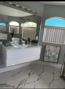 Fotografie z fotogalerie ubytování Villa Azul, piscina, BBQ, pesca, juegos v destinaci Cape Coral