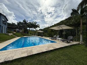 Hồ bơi trong/gần Hotel Selva Cristal