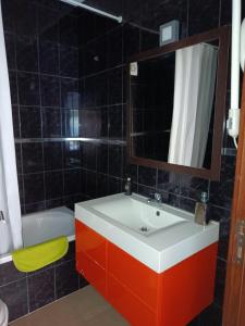 Et badeværelse på Two-bedroom apartment on Azurara beach