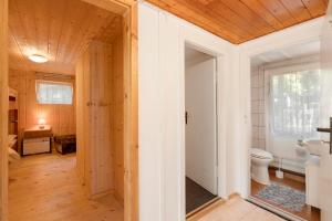Ένα μπάνιο στο Bungalow 7 - Finnhütte