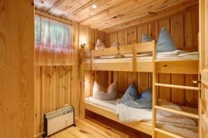 Katil atau katil-katil dalam bilik di Bungalow 19 - Finnhütte