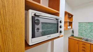 O bucătărie sau chicinetă la GreenHeart Central Loft - Bucharest