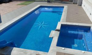 Bazén v ubytování Casa con barbacoa · Casa Amelia by Easy Life Rent nebo v jeho okolí
