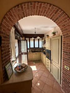 an archway in a kitchen with a brick wall at Casa Vacanze Vanessa House in Ladispoli +29 photos