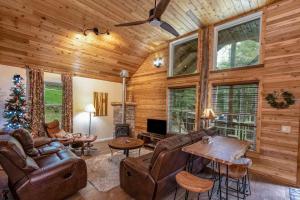 Galeriebild der Unterkunft Hearth and Horn Cabin on tranquil Beech mtn in Beech Mountain
