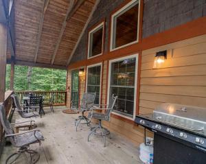 Galeriebild der Unterkunft Hearth and Horn Cabin on tranquil Beech mtn in Beech Mountain + 11 Fotos