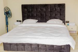 Norbert Appartmentにあるベッド +2枚の写真