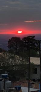 a sunset with the sun in the sky at Casadaluz privativo casal in São Thomé das Letras