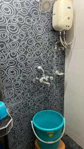 Ένα μπάνιο στο Live with full Pace and Enjoy