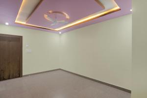 a ceiling in an office with a clock on it at SPOT ON Hotel Blue Diamond Inn in Bihta