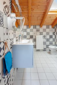 Un baño de Lago di Monate Apartment