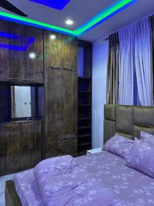 Ένα ή περισσότερα κρεβάτια σε δωμάτιο στο Easy Life Apartment