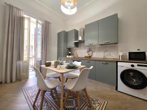 a kitchen with a table and chairs in a kitchen at Marèa in Porticello +34 photos