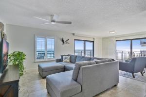 een woonkamer met een bank en een stoel bij Beachfront Luxury with Spectacular Ocean Views! in Ormond Beach