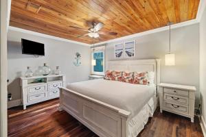 a bedroom with a bed and a ceiling fan at FR480: 480 Fiddlers Reach in Kiawah Island