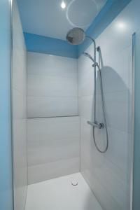 Bilik mandi di LüneBase Loft - Traum zwischen Altstadt und City +24 gambar