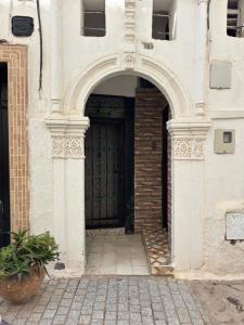 Η πρόσοψη ή η είσοδος του Dar Al Hassouni