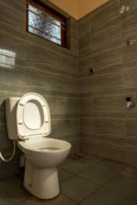 Ένα μπάνιο στο Cheran Villa