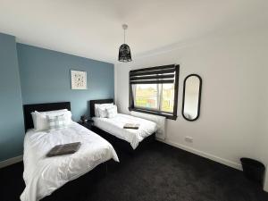 Ένα ή περισσότερα κρεβάτια σε δωμάτιο στο Cosy central house in St Andrews