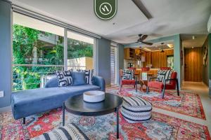 Χώρος καθιστικού στο Luxury 2 BR Condo in the Jungle - Oceanview Pool
