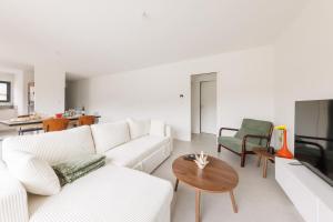 Televisyen dan/atau pusat hiburan di Maison de Maud - Piscine privée