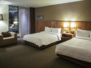 Ένα ή περισσότερα κρεβάτια σε δωμάτιο στο Pullman Lima San Isidro +167 φωτογραφίες