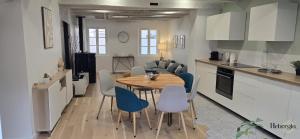 a kitchen and dining room with a table and chairs at Maison basse-ville - centre historique in Chartres