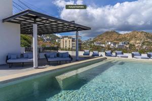 Nespecifikovaný výhled na hory nebo výhled na hory při pohledu z prázdninového domu