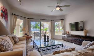 Μια τηλεόραση ή/και κέντρο ψυχαγωγίας στο Las Mañanitas LM C209